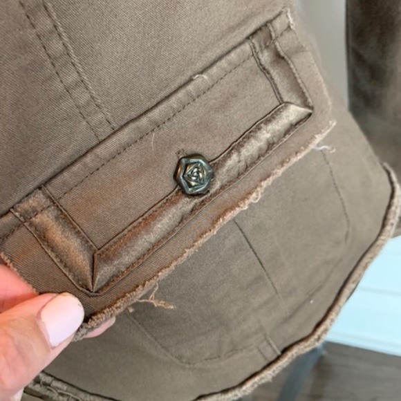 Taheri Beautifully Detailed Utility Jacket - Picture 9 of 16